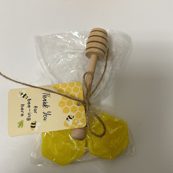 5 piece Thank you for Bee-in Here Party Favors Candly Holders and hand soaps New - Picture 7 of 12